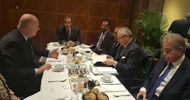 وزير السياحة يجتمع بممثلى شركة "تيوى" الألمانية قبل افتتاح معرض ITB