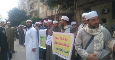 وقفة احتجاجية لخطباء المكافأة أمام مجلس الوزراء للمطالبة بالتثبيت