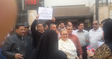 وقفة لموظفى المصرية للاتصالات بشبين الكوم للمطالبة بصرف الأرباح السنوية