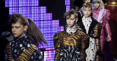 دار أزياء " كينزو " تقدم عرض متنوع من الأزياء الجاهزة بباريس