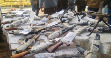 بالصور.. مساعد وزير الداخلية لمصلحة الأمن العام يتفقد معرض الأسلحة بسوهاج