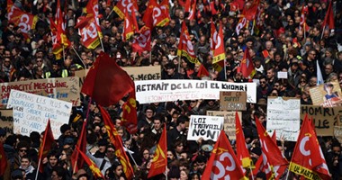 7 نقابات فرنسية تدعو لإضرابات واسعة احتجاجاً على قانون العمل