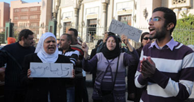 بالصور .. متظاهرون يتجمعون أمام مسجد النور للانطلاق فى مسيرة لـ"الاتحادية"