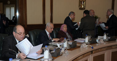 بالصور .. وزير الثقافة يحضر اجتماع الوزراء بعد تراجعه عن الاستقالة