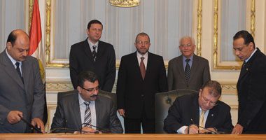 بالصور .. قنديل يشهد توقيع تعاون بين معلومات الوزراء وجهاز حماية المستهلك