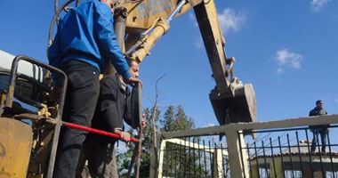 بالصور.. المحافظون ينفذون تكليفات "الحكومة" بإزالة التعديات رغم استقالتها.. حملة مكبرة لاستعادة أملاك الدولة بشبرا الخيمة.. و422 حالة تعدٍّ على الأراضى الزراعية بالمنيا