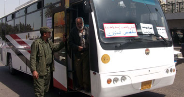 اختفاء أتوبيسات النقل العام من مواقف القاهرة.. و"الميكروباص": "الإضراب خلى الخير كتير والركاب زى النمل".. وزيادة أتوبيسات القوات المسلحة إلى 150.. و"فران" متخوف من قطع عيشه بسبب المواصلات