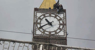 للمرة الثانية.. تونسيون يرفعون علم "الخلافة الأسود" على الساعة الرئيسية 
