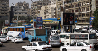 سائقو الأجرة يقطعون طريق "بلبيس- منيا القمح" للمطالبة بتوفير السولار