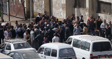 تجمهر سائقين أمام محافظة المنيا احتجاجا على زيادة رسوم القمسيون الطبى