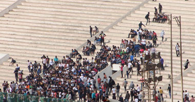 بدء توافد ألتراس الزمالك والإسماعيلى على مدرجات ثالثة يمين وشمال