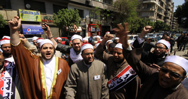 أئمة وموظفون يتظاهرون بالشرقية ضد تعيين أحمد عبد الصادق وكيلا للأوقاف