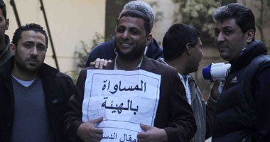 بالصور .. متظاهرو "الإسكان" يواصلون تظاهرهم لليوم الرابع على التوالى للمطالبة برفع راتبهم