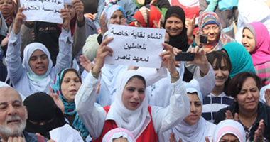  بالصور.. عمال معهد ناصر يطالبون بـ"الحد الأدنى للأجور" دون استثناء