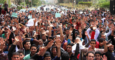 مسيرة لطلاب الإخوان تجوب المجمع النظرى بجامعة الإسكندرية