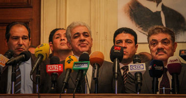 حمدين صباحى فى زيارة "الوفد" لعرض برنامجه الانتخابى:حان الوقت لتصل الثورة للسلطة وأثق فى قرار الحزب العريق ويدى ممدودة أيًا كان الاتجاه..والسيد البدوى:استمعنا لرؤيته وبرنامجه وسنطرحه على مؤسسات الحزب