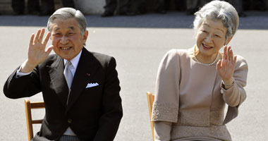 إمبراطور وإمبراطورة اليابان يحييان ذكرى ضحايا تسونامى فى فوكوشيما