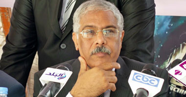 رئيس الاتحاد المصرى لكرة القدم يغادر القاهرة متجها إلى تونس