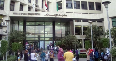 كلية الإعلام جامعة القاهرة تعلن جداول امتحانات الفصل الدراسى الأول.. صور
