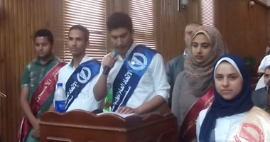 اتحاد طلاب مدارس مصر يبدأ مؤتمره الثانى بتلاوة القرآن