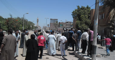 أهالى البغدادى بالأقصر يقطعون الطريق احتجاجاً على نقص مياه الشرب