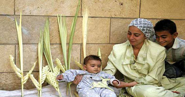 ذكريات احتفالات المسلمين والأقباط بعيد القيامة وموسم الحصاد قبل فتاوى "الإخوان"..أسبوع الآلام والفرح..الأب حنا يبارك الأطفال و"الغبيرة" للشفاء من الأمراض على طريقة النبى أيوب..وفوانيس وصلبان من السعف