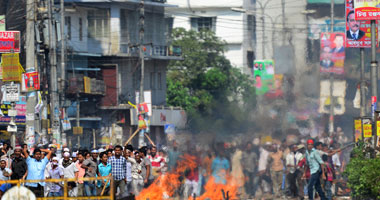 شرطة بنجلادش تستخدم الغاز المسيل للدموع لتفريق محتجين على محطة طاقة