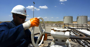 النفط يسجل مستويات متدنية جديدة وتوقعات باستمرار التراجع