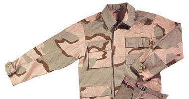 ضبط صاحب شركة بحوزته 850 قطعة ملابس عسكرية يصنعها داخل منزله بالخليفة