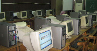 أمن بنى سويف يبحث عن لصوص سرقوا 12 جهاز حاسب آلي من داخل مدرسة