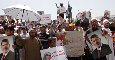 مؤيدو "مرسى" يحتشدون أول شارع صلاح سالم.. ويقطعون نفق العروبة