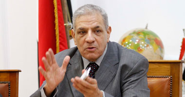 محلب و7 وزراء يغادرون القاهرة إلى قنا لإطلاق المشروع القومى للتنمية