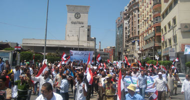 الدقهلية تنتفض فى مليونية "لا للإرهاب".. متظاهرو المنصورة يتوافدون على ميدان الثورة.. وطائرات الهليكوبتر تحلق فوق الثوار.. ولافتات لتفويض "السيسى".. ولجان شعبية على الطرق السريعة لتفتيش الإخوان