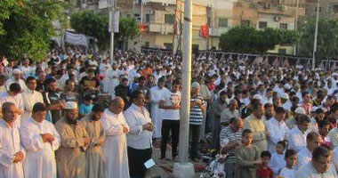 الآلاف يؤدون صلاة العيد بميدان الممر بالإسماعيلية