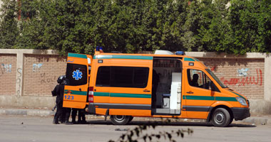 سيارة إسعاف تنقل طالبة بالأزهر بعد تعرضها للإغماء لمرضها بالسكر