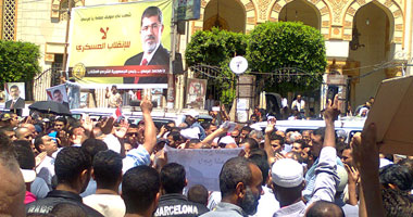 وقفة لأنصار الإخوان أمام مسجد عمر بن عبد العزيز ببنى سويف