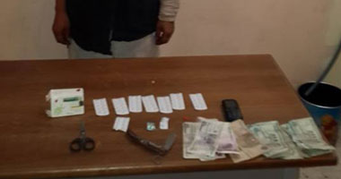 سقوط عاطل بحوزته 82 قرص ترامادول وسلاح أبيض بالبحيرة