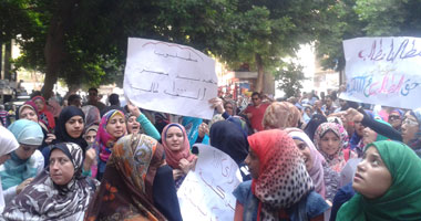 مظاهرة لطلاب القوى الثورية بجامعة عين شمس لإحياء ذكرى مجلس الوزراء