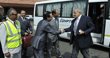 محلب يتفقد مهبط مطار القاهرة قبل توجهه إلى شرم الشيخ