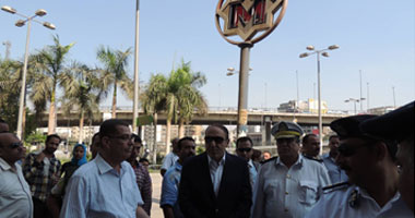 مدير شرطة النقل يقود حملة ضد الباعة الجائلين والمتسولين بمترو المرج