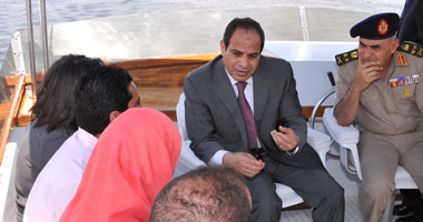مشروعات مصر القومية تبعث رسائلها لـ"محور قناة السويس": القناطر الخيرية: نحتاج عمل دولة مؤسسات..والحفر الأول: متحطش إيدك فى إيد مستعمر.. والسد العالى: حن على أهل مكانك.. ورسالة توشكى: أوعى الشلة 