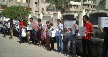 طلاب الاشتراكيين الثوريين بدمياط ينظمون سلاسل بشرية