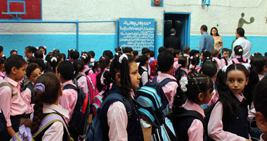 تعليم المنيا: انتظام الدراسة بجميع المدارس وتسليم الكتاب المدرسى اليوم