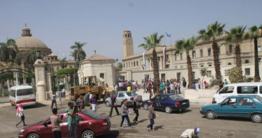 "الأمن الإدارى" بجامعة القاهرة يضع تعليمات جديدة لدخول الطلاب الحرم الجامعى.. الاطلاع على تحقيق الشخصية لأعضاء التدريس والعاملين.. ومنع دخول الشماريخ والألعاب النارية.. والسماح بدخول سيارات المعاقين