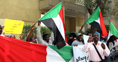 عودة 147 من السودانيين العالقين بالإمارات بعد تعرضهم للاحتيال 