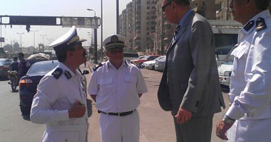شرطة المرافق وحى غرب القاهرة يشنان حملة أمنية بميدان طلعت حرب
