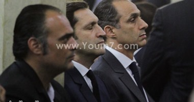 وصول جمال وعلاء مبارك لحضور جلسة محاكمتهما بقضية "التلاعب بالبورصة"