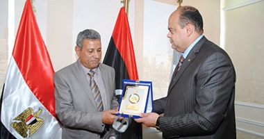 بالفيديو.. اتفاق مصرى ليبيى لتنظيم عبور الشاحنات المصرية بحراسة ليبية