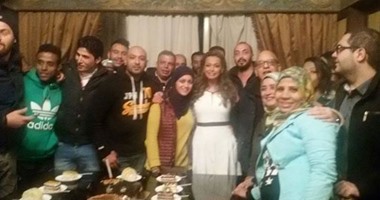 بالصور.. داليا مصطفى تشعل الشماريخ احتفالا بعيد ميلادها