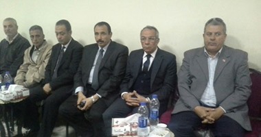 محافظ شمال سيناء ومدير الأمن يقدمان العزاء فى شهيد مدرعة العريش
